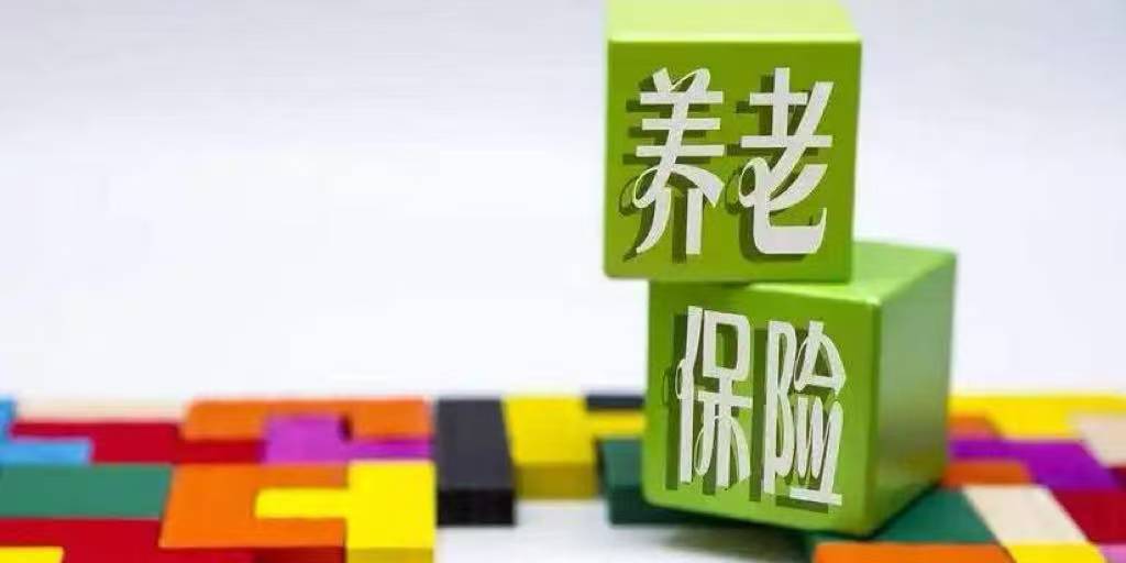 劳动者能否要求在不停止缴纳农村养老保险的情况下缴纳职工养老保险？针对这种情况用人单位如何把握处理
